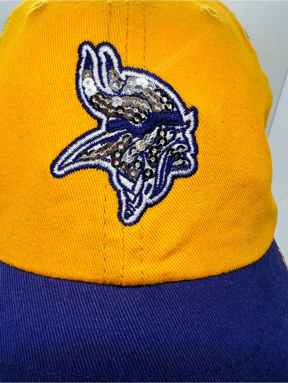 NWT Minnesota Vikings Sequin Hat NFL Purple Gold Women’s